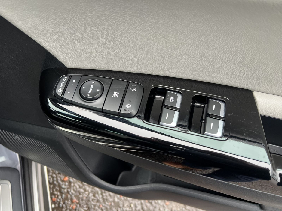 2017 Kia Sportage - image 13