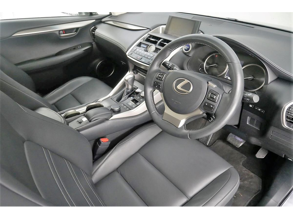 2016 Lexus NX 300 h - image 13