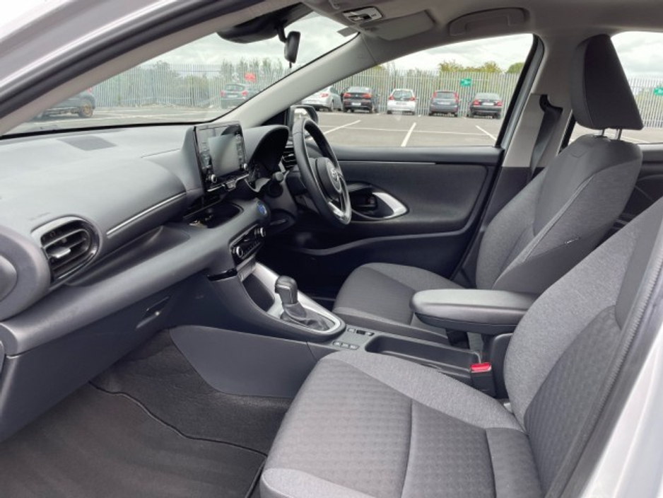 2022 Toyota Yaris - Hybrid - New Generation - Luna Edition - 1.5 - 5dr - Auto - Excellent Features - EUR 160 Tax // Remote Central Locking // Front Electric Windows // Rear Electric Windows // Electric Mirrors // Finge €20,899