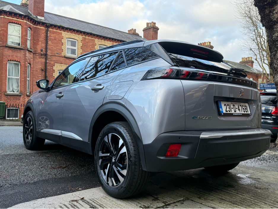 2023 Peugeot 2008 - image 8