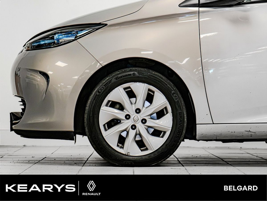 2016 Renault Zoe - image 8