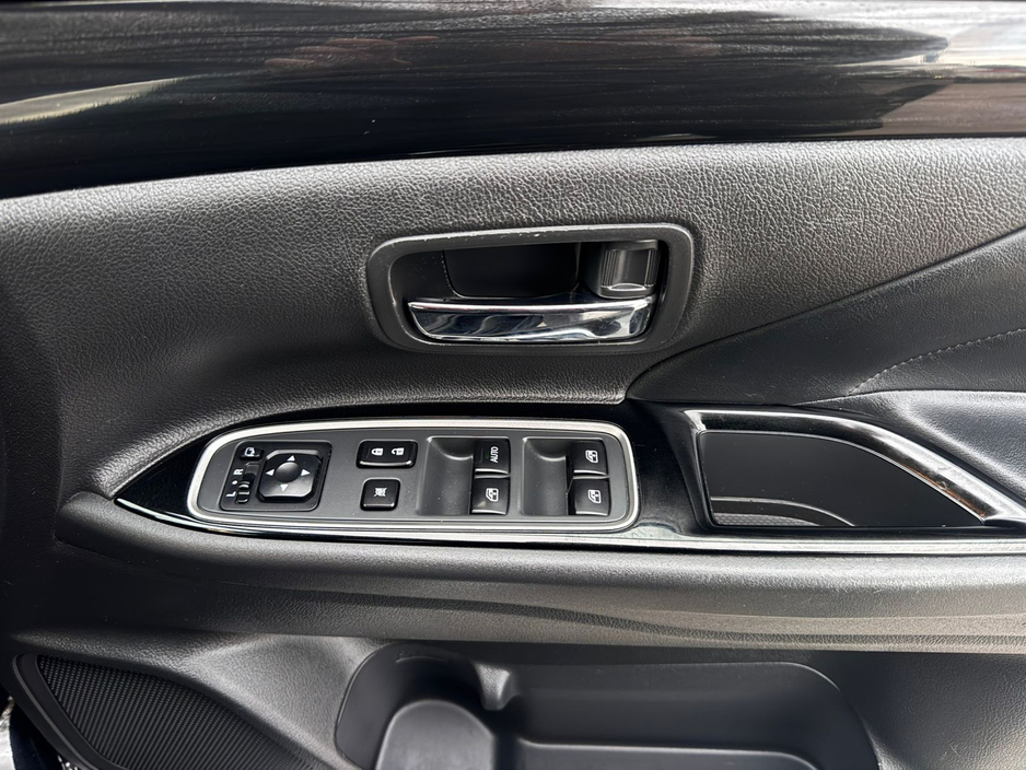 2016 Mitsubishi Outlander - image 26