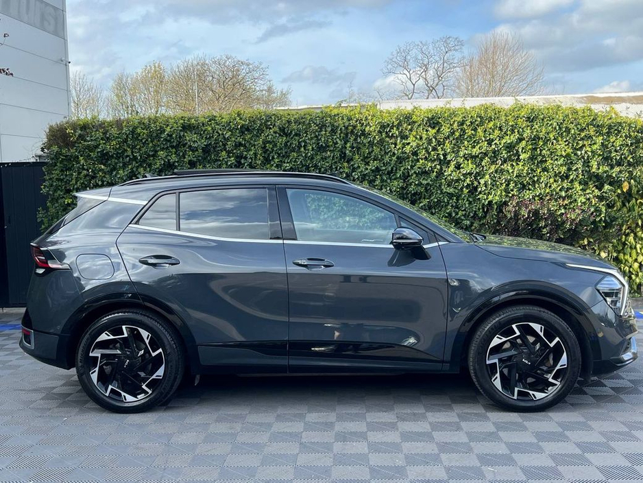 2023 Kia Sportage - image 3