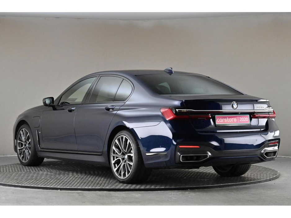 2020 BMW 7 Series - image 7