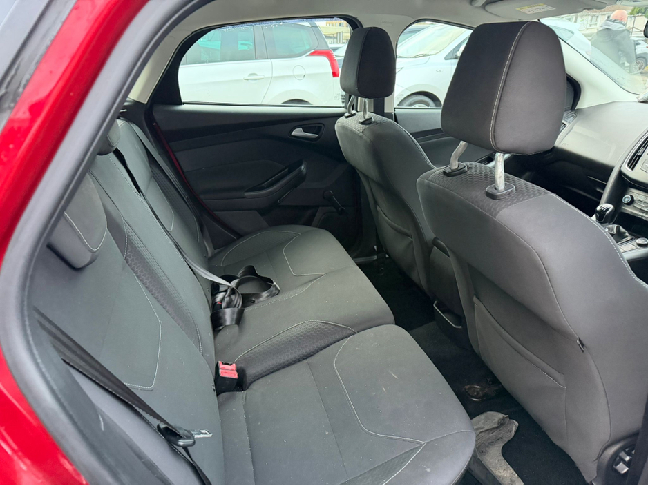 2015 Ford Focus - image 10