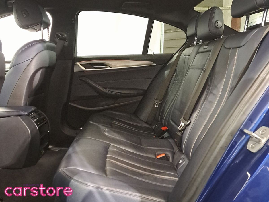 2017 BMW 5 Series - image 10