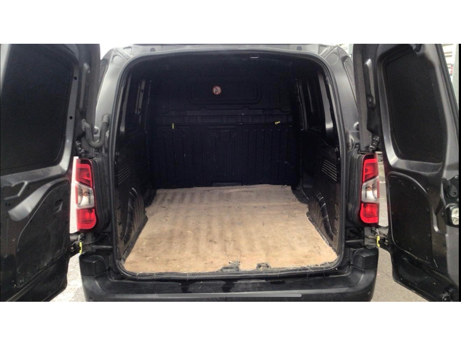 2019 Peugeot Partner - image 8