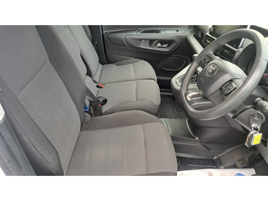 2022 Toyota Proace PR 1.5 GX SWB  **3 SEATER VAN** €16,950