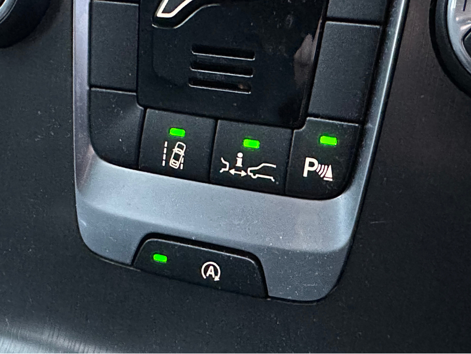 2015 Volvo V40 1.6 Petrol T4 SE Auto 5dr Hatchback | AA approved | Full Leather | Low km | 2 keys | Nov 26 NCT | Nov 26 tax | Sold serviced and valeted with warranty provided | Warranty provided. €11,950