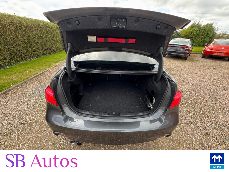 2016 BMW 3 Series - image 9