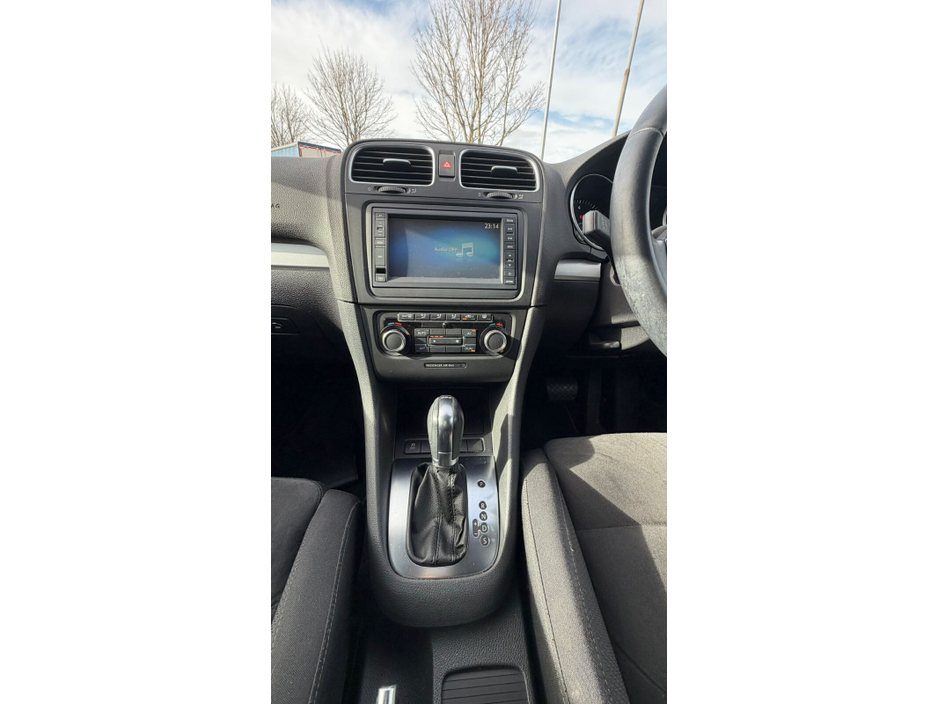 2012 Volkswagen Golf - image 24