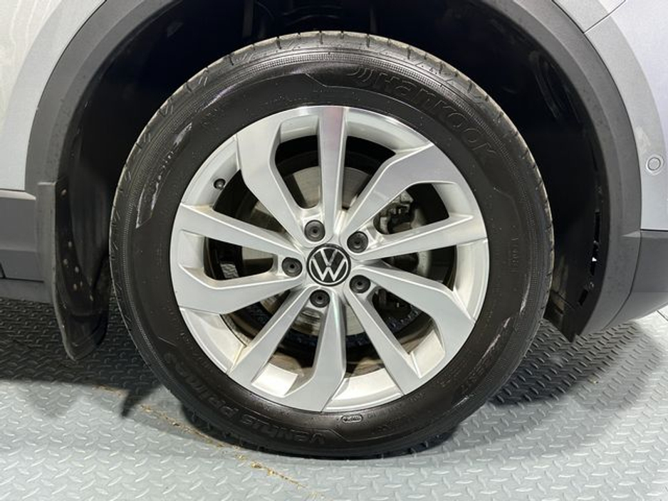 2025 Volkswagen T-Roc - image 27