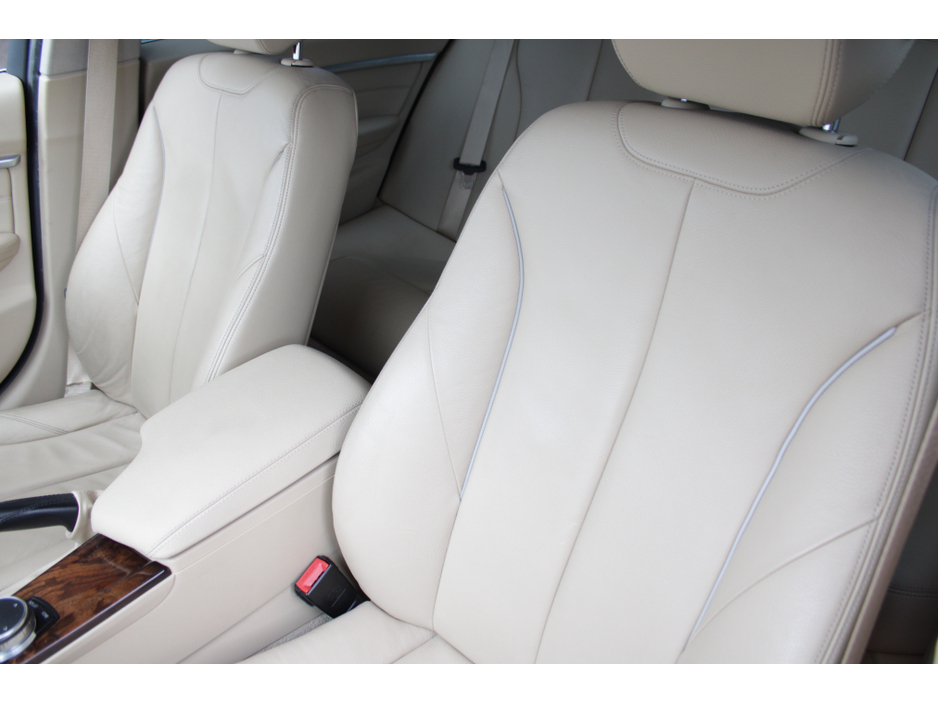 2019 BMW 3 Series - image 23