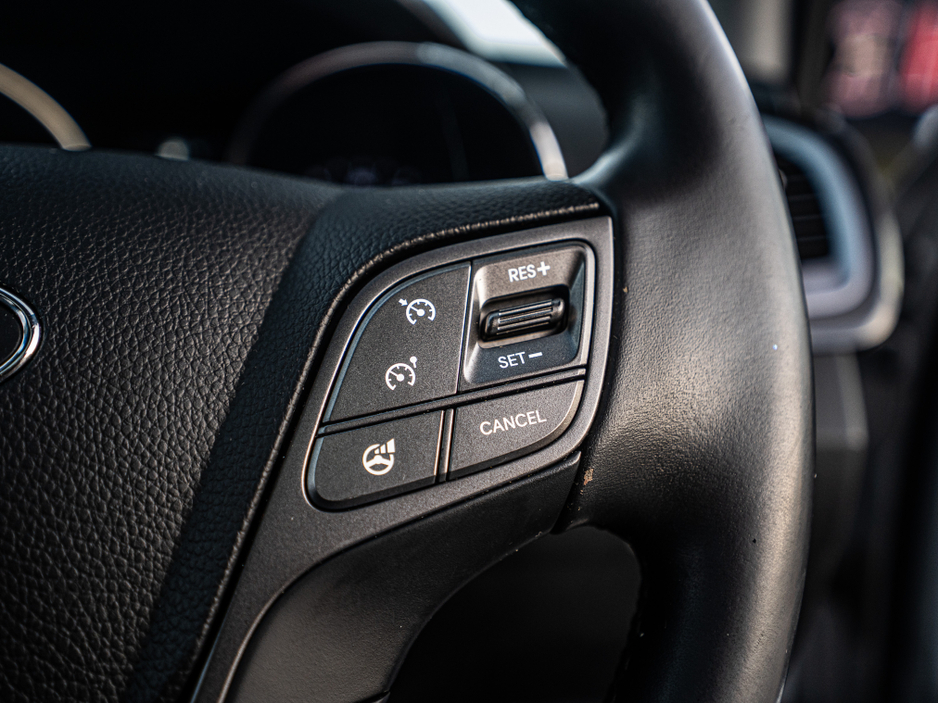 2014 Hyundai Santa Fe - image 22