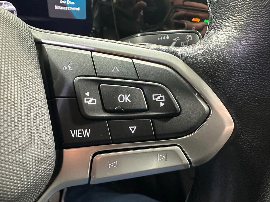 2023 Volkswagen Golf - image 13