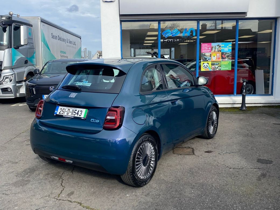 2025 Fiat 500e - image 5