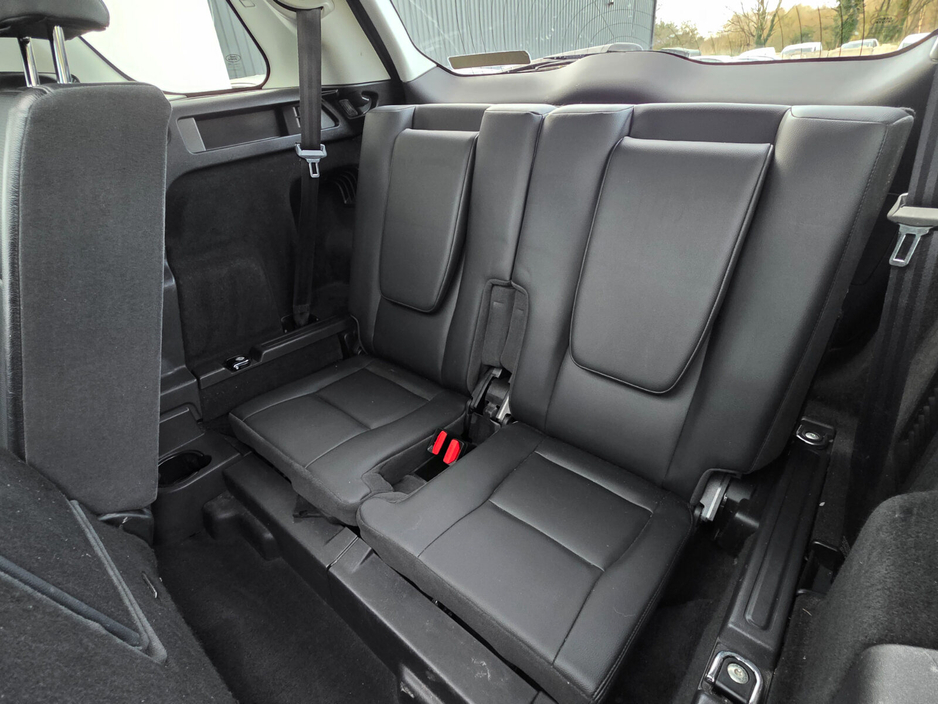 2017 Land Rover Discovery Sport - image 8