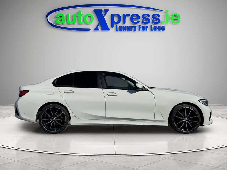 2020 BMW 3 Series - image 12