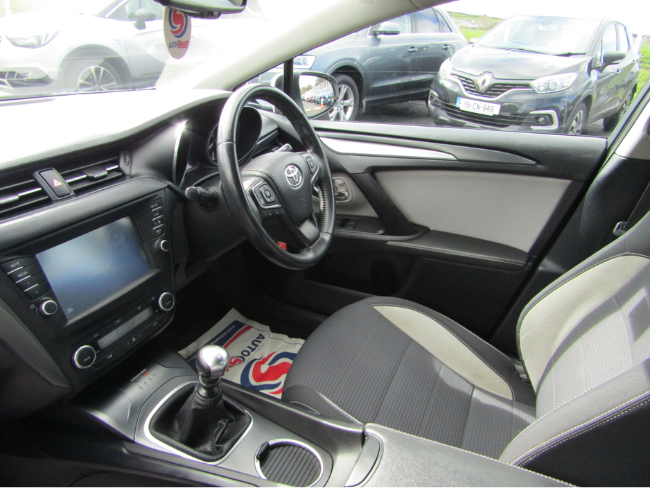 2018 Toyota Avensis - image 8