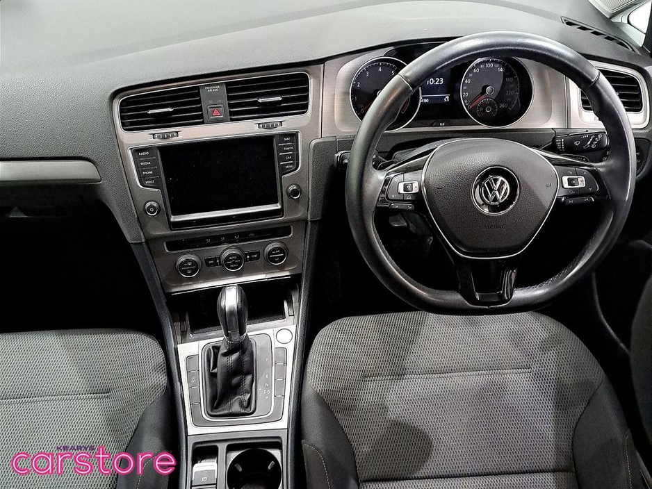 2017 Volkswagen Golf - image 11