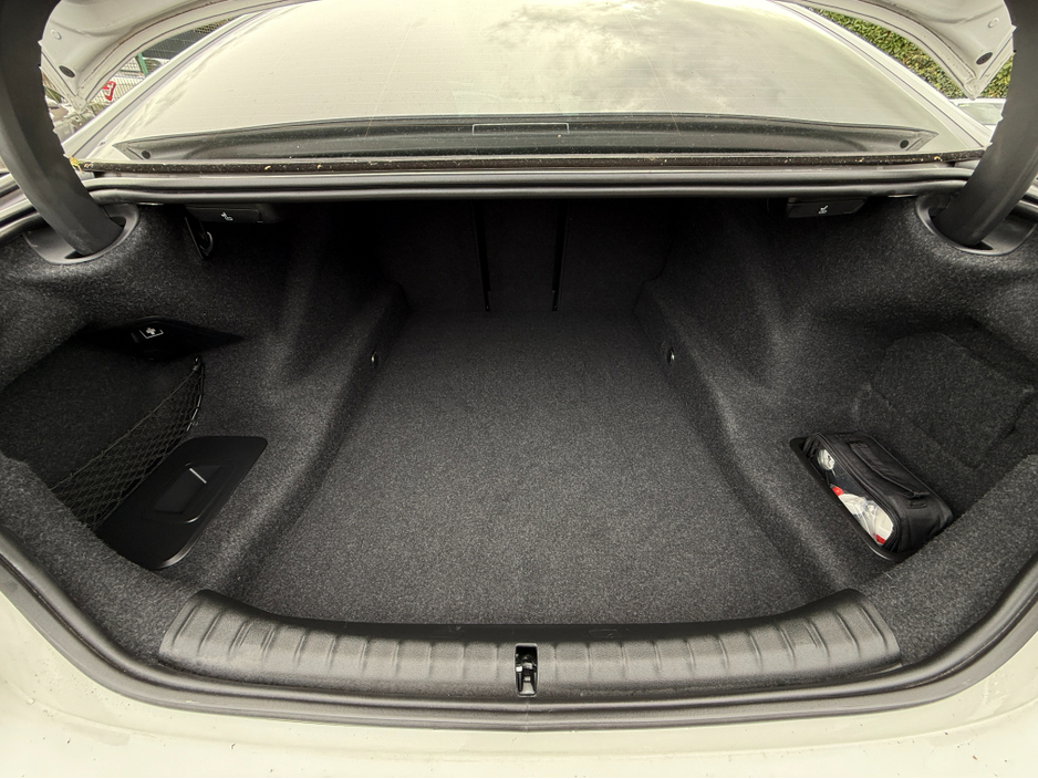 2017 BMW 5 Series - image 9