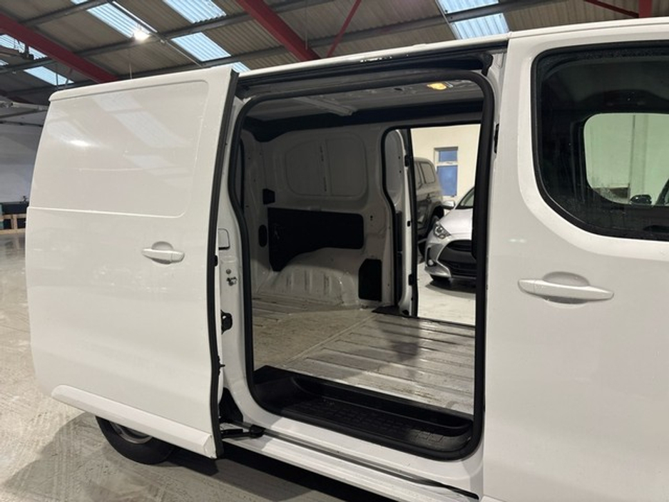 2023 Toyota Proace - image 11