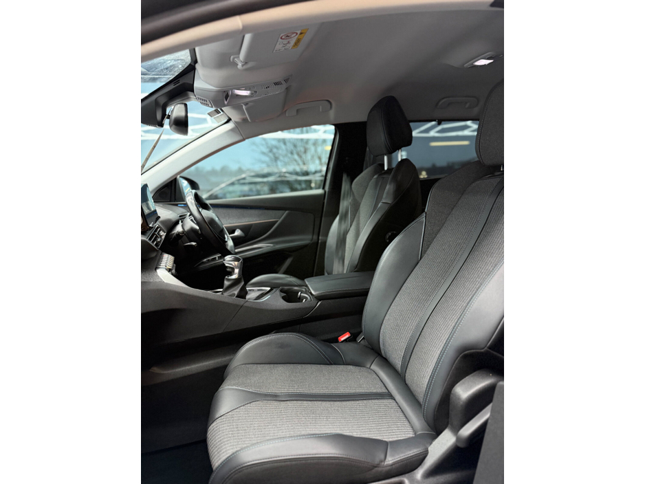 2020 Peugeot 5008 - image 9