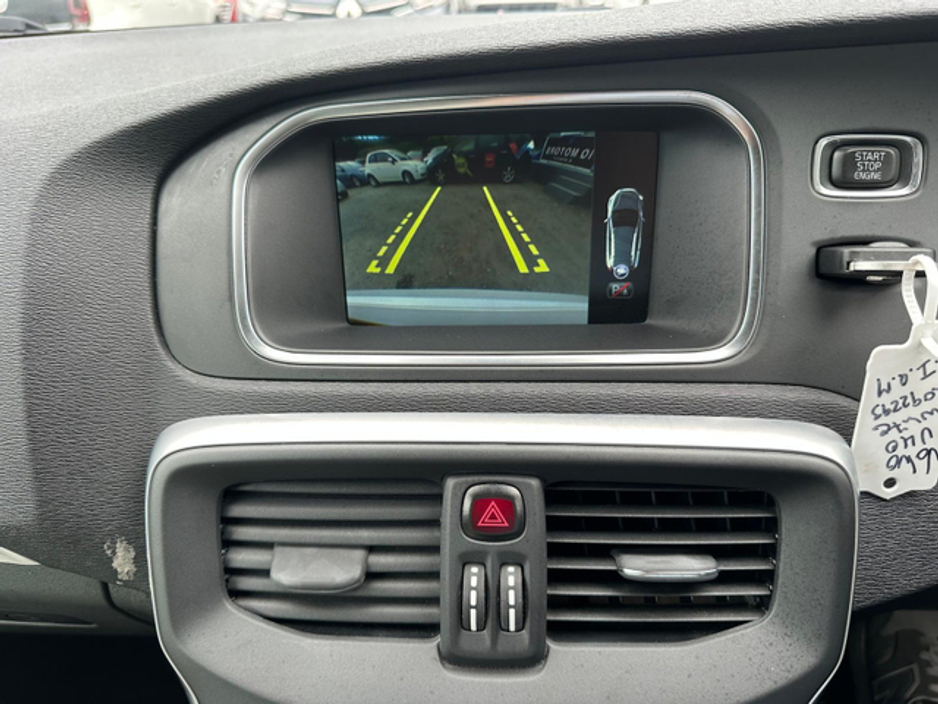 2015 Volvo V40 Cross Country - image 18