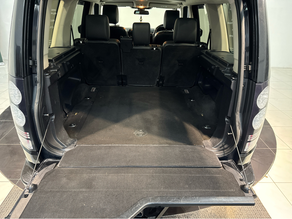 2015 Land Rover Discovery - image 24