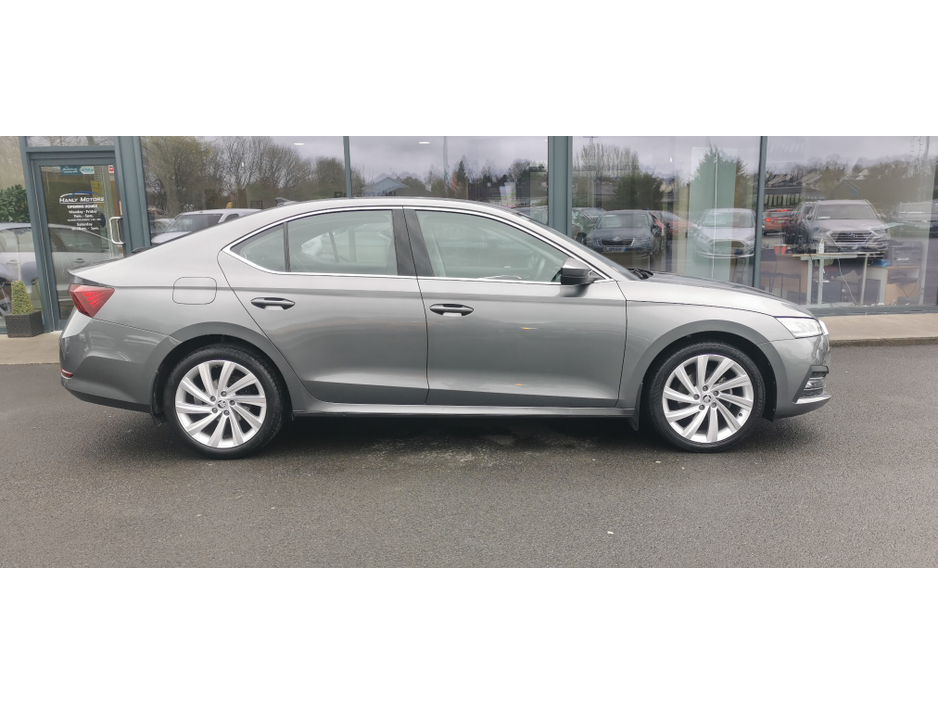 2023 Skoda Octavia - image 9