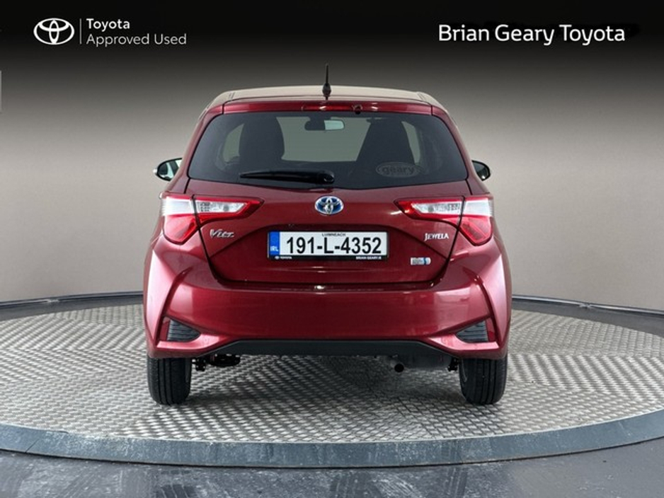 2019 Toyota Yaris - image 4