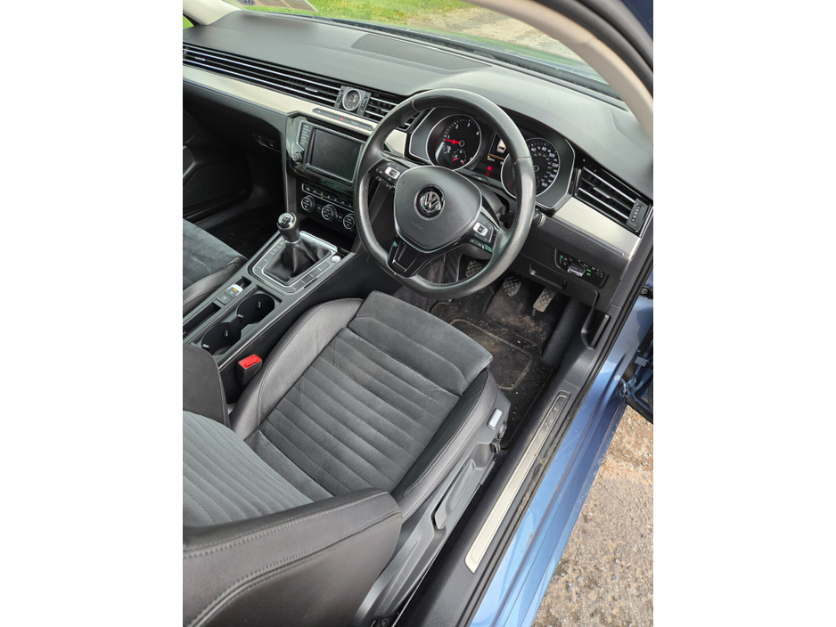 2016 Volkswagen Passat - image 12