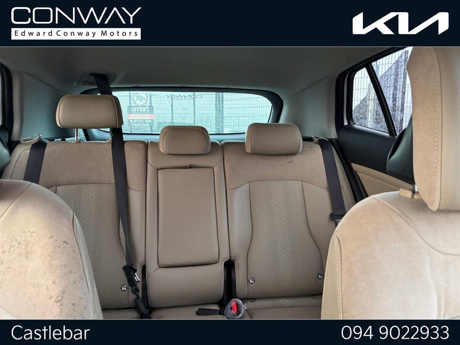 2022 Kia Sportage - image 13