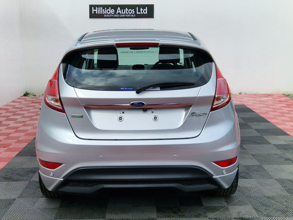 2016 Ford Fiesta - image 9