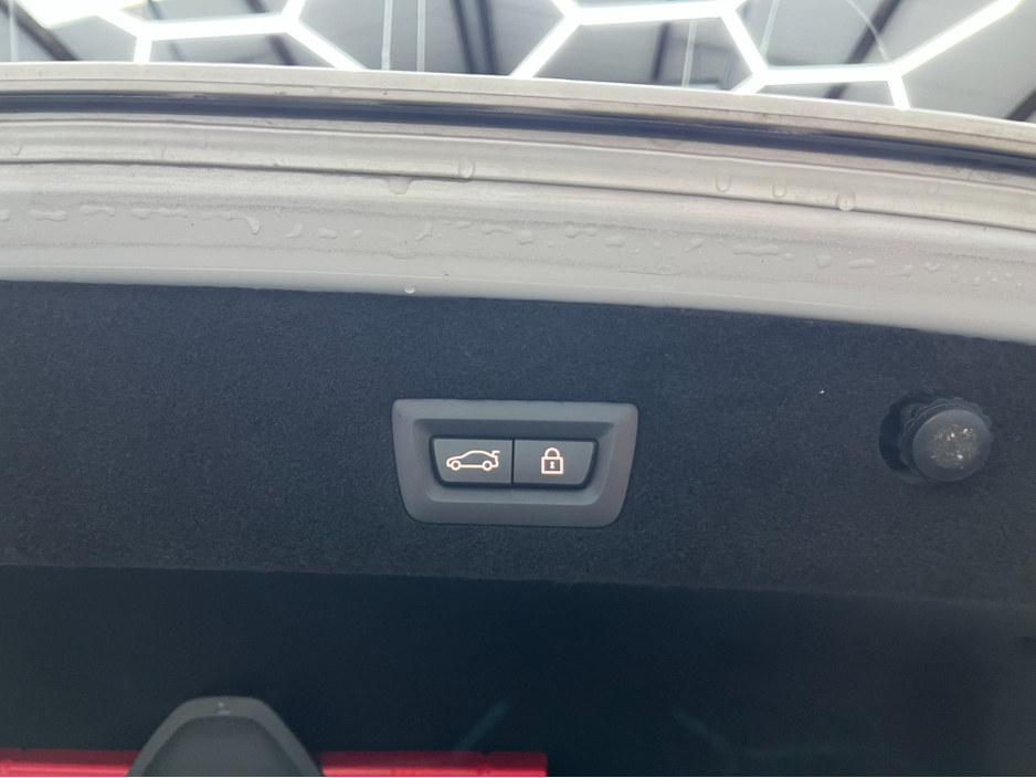 2017 BMW 7 Series 2017 BMW 740E IPERFORMANCE M-SPORT 2.0AUTOMATIC / CRUISE CONTROL / 360° PARKING CAMERA / ELECTRIC MEMORY HEATED & MASSAGING SEATS / PADDLE SHIFTERS / PANORAMIC SUNROOF / HEATED REAR SEATS