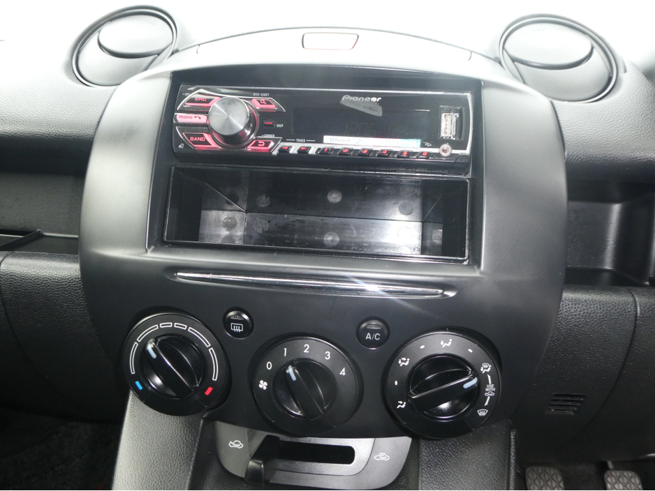 2013 Mazda Mazda2 - image 19