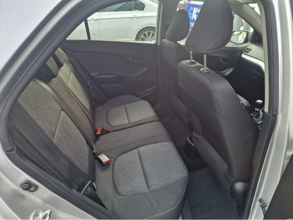 2017 Kia Picanto - image 27