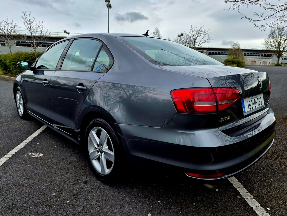 2015 Volkswagen Jetta - image 5