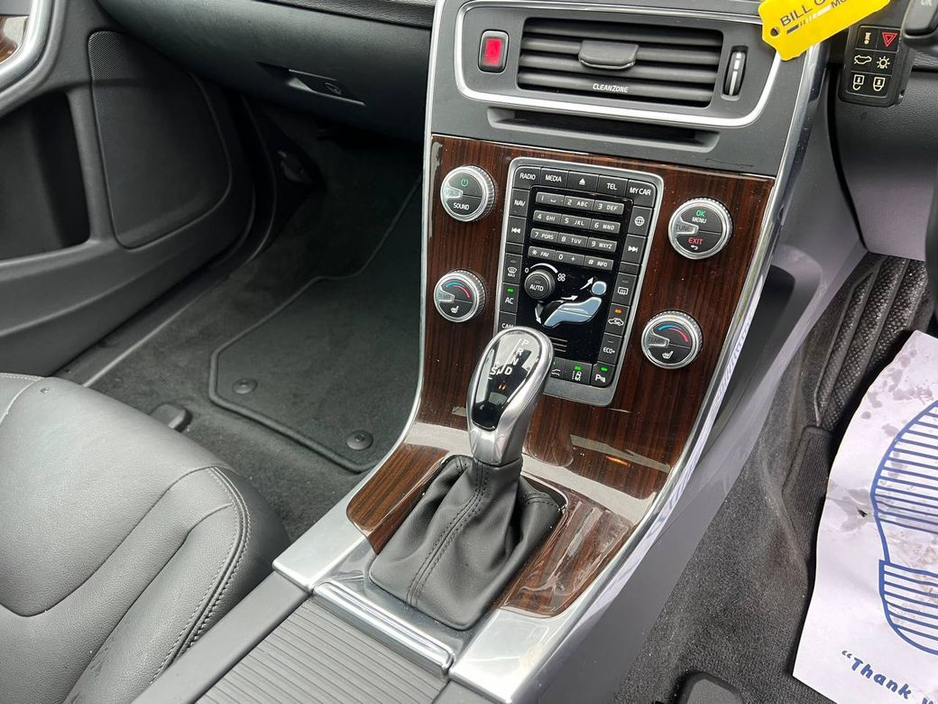 2018 Volvo V60 D4 CLASSIC 2.0 D // OPENING SUNROOF // FULL SERVICE HISTORY // ADAPTIVE CRUISE CONTROL €19,900