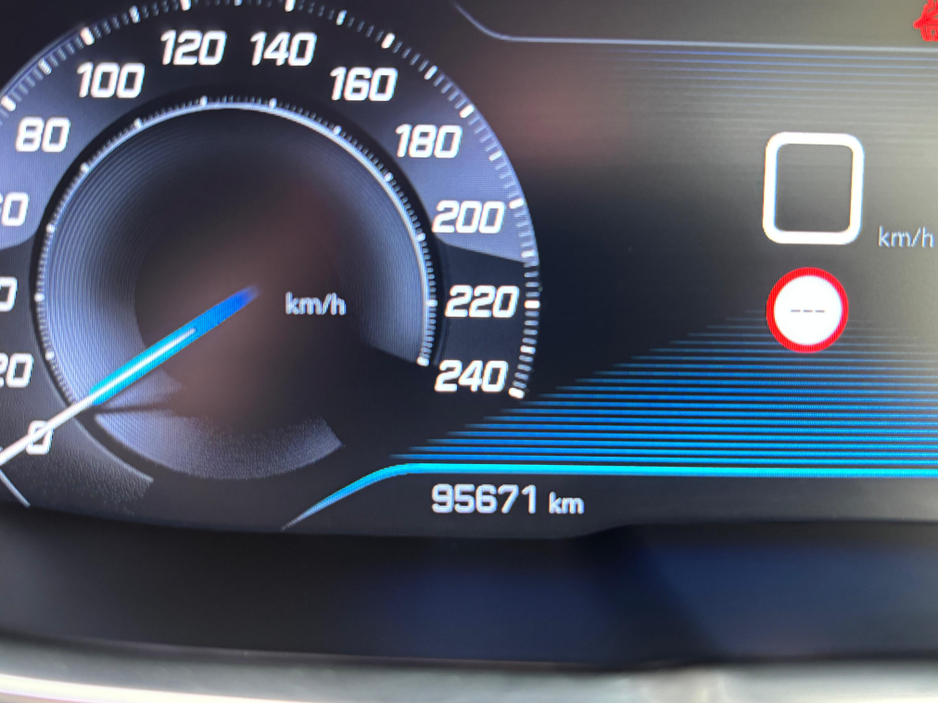 2020 Peugeot 5008 - image 6