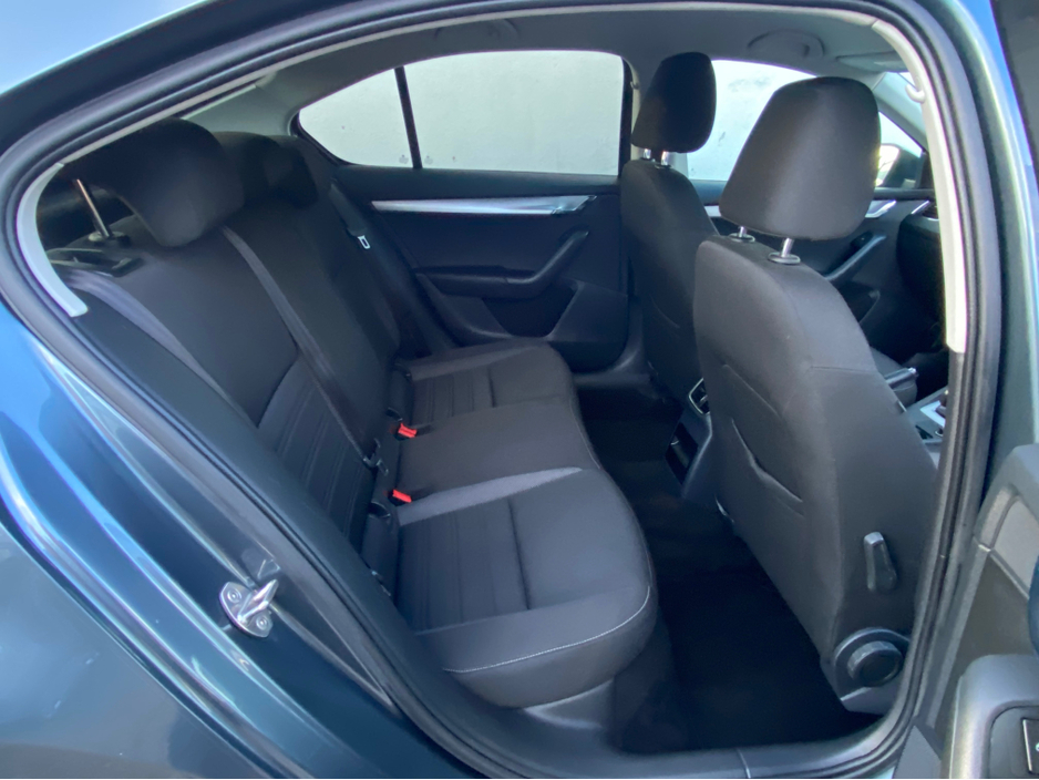 2017 Skoda Octavia - image 8