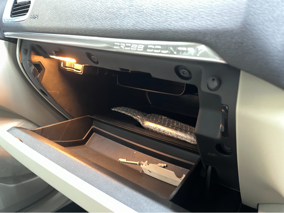 2016 Volvo V40 - image 17