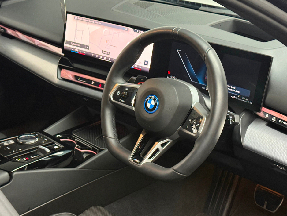 2025 BMW 5 Series - image 10