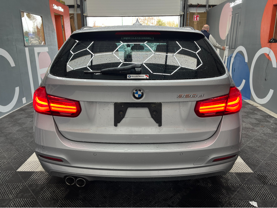 2016 BMW 3 Series - image 3