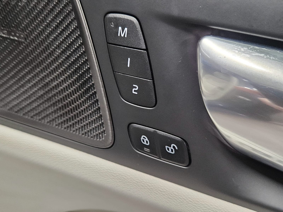 2022 Volvo V60 PHEV T8 (455hp) Ultimate Dark AWD €27,950