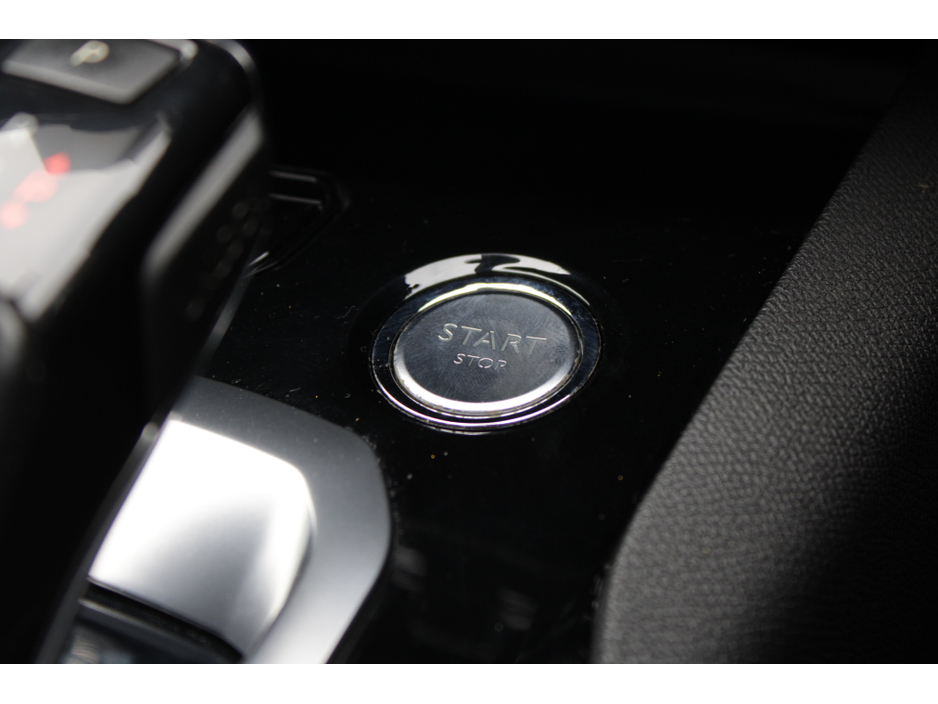 2018 Peugeot 5008 - image 17