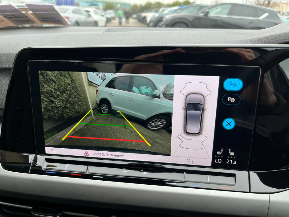 2022 Volkswagen Golf - image 20