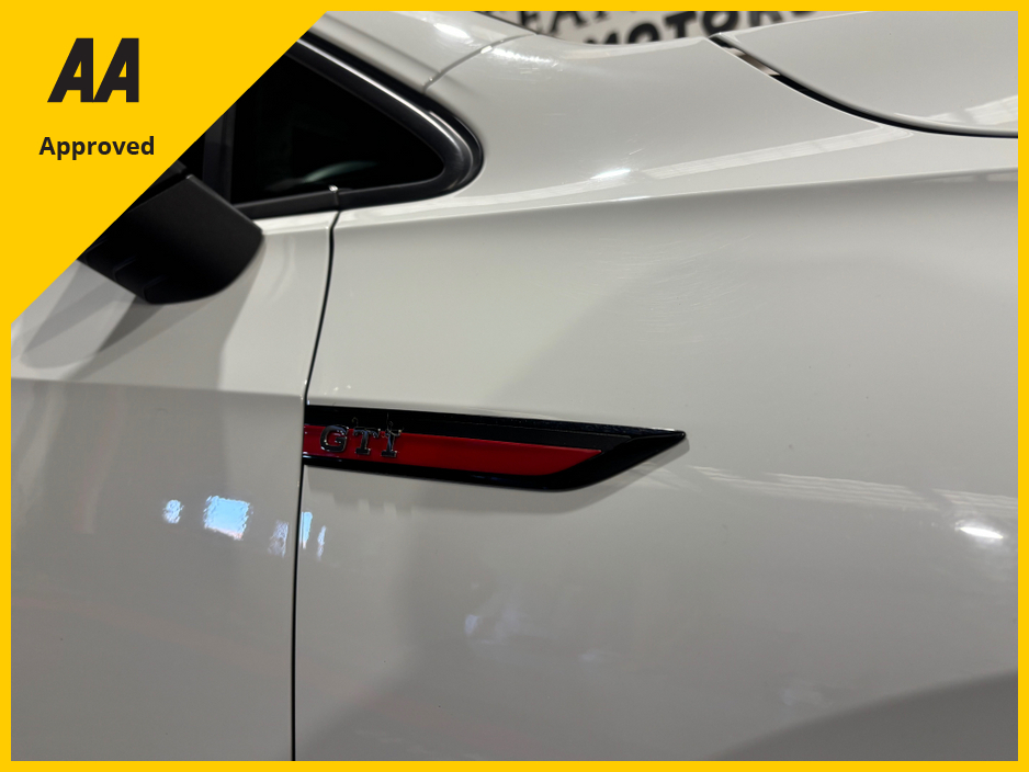 2021 Volkswagen Golf - image 2