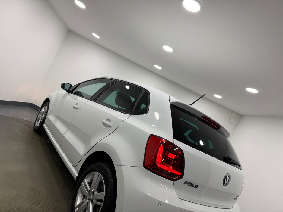 2017 Volkswagen Polo - image 8