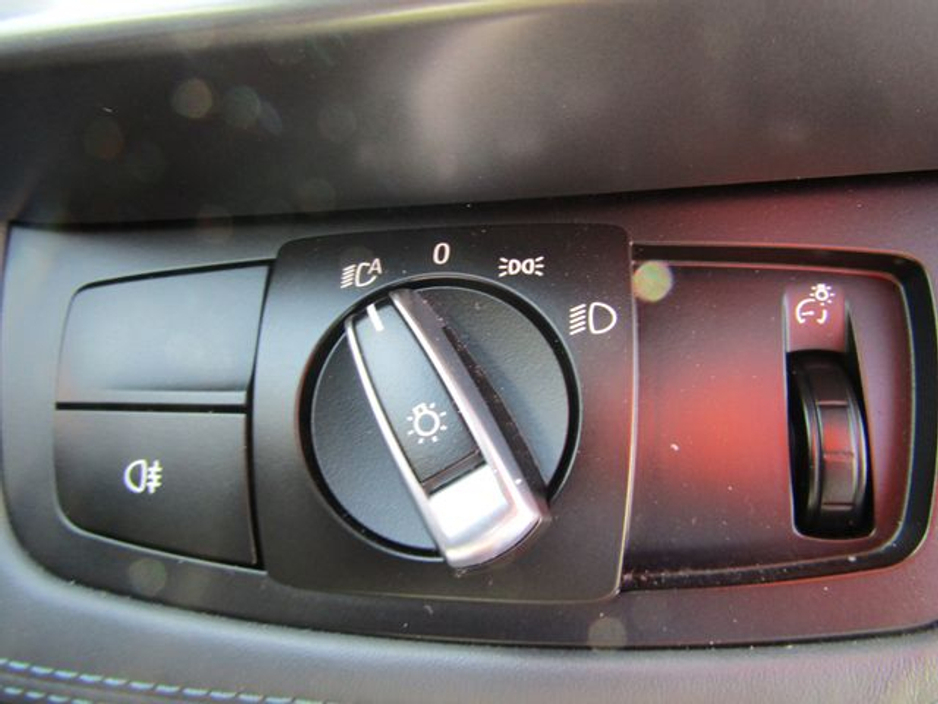 2016 BMW i8 - image 24